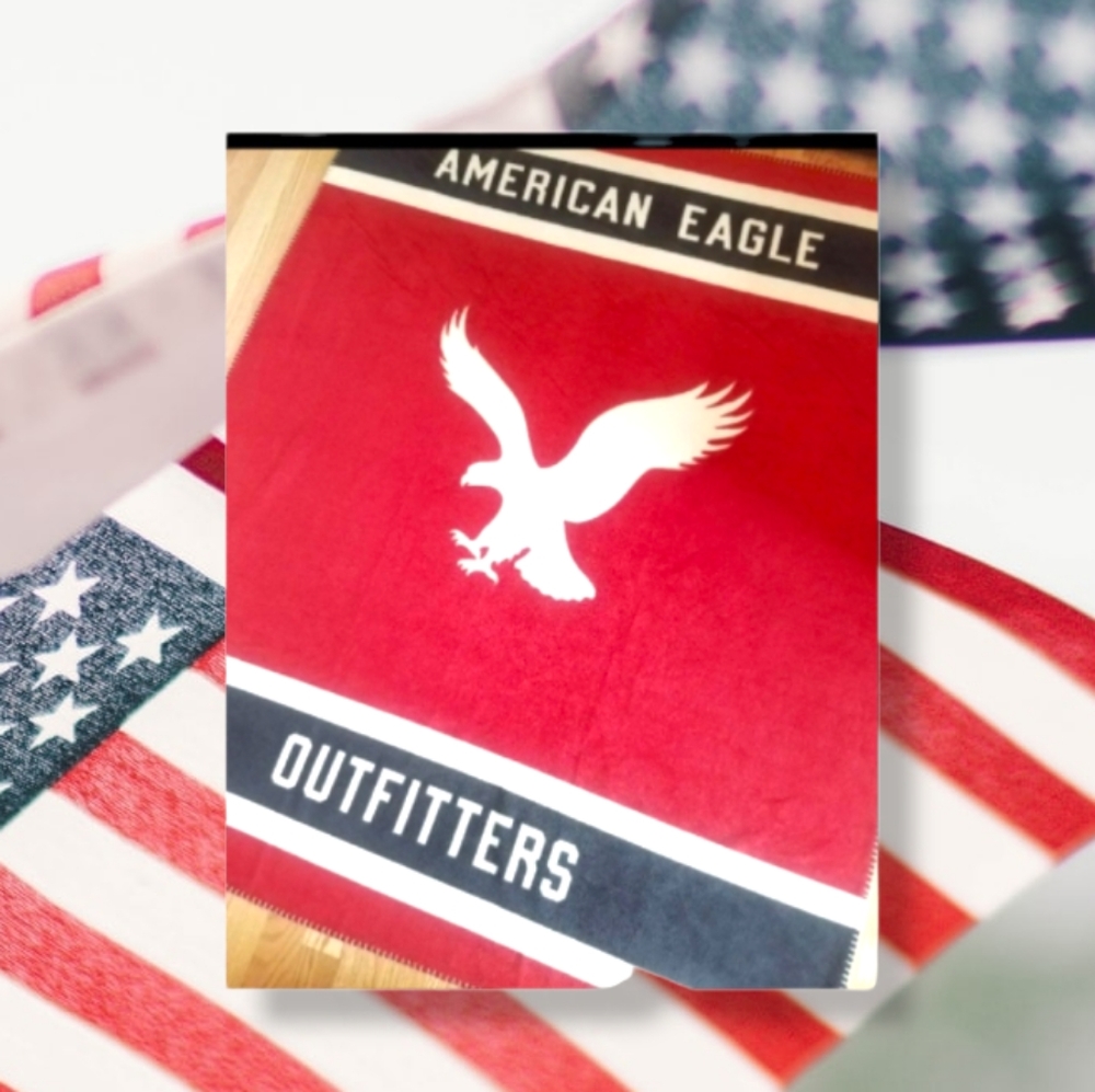 ♥️ American Eagle Limited Edition Soft & Cozy Red White & Blue Fleece Blank…